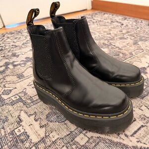 Dr. Martens 2976 Quad Leather Platform Chelsea Boots Women’s size 7 US